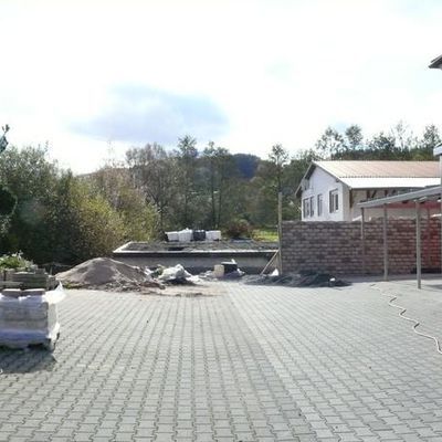 Blick nach Süden über den zukünftigen Weingarten zur Weinbar 'Am Altebach' bei meiner Erstbegehung im Oktober 2011.